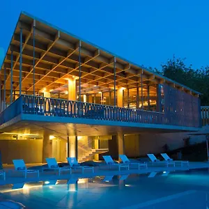 4* Hotel Ozadi